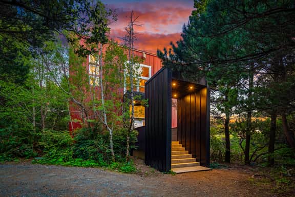 China Mountain House | Ocean Views & Modern Design - Image 4
